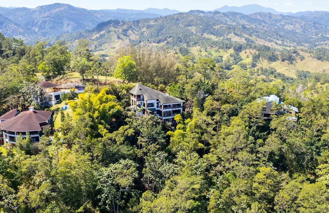 Villa Ines-4X4Only-Jarabacoa-View-Jacuzzi-5Br-1
