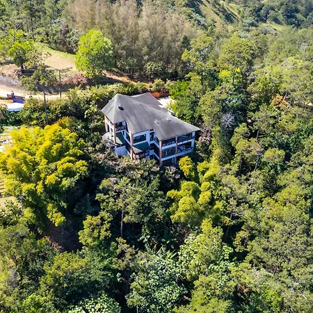 Villa Ines-4X4Only-Jarabacoa-View-Jacuzzi-5Br-2